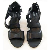 marc soft walk size 5 black leather as new heeled sandals