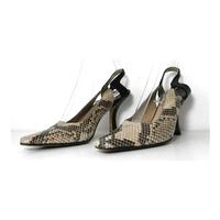 Mark Schwartz Canary And Taupe Snake Skin Textured Size 7 Ankle Strap Healed Shoes