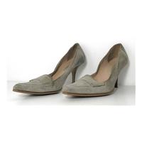 Manolo Blahik Suede Pistachio Size 7 Heeled Shoes