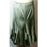 Marks and Spencer skirt size 10 Marks and Spencer - Size: 10 - Green - Calf length skirt