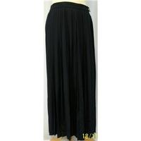 Marella Size GB 16 Black Skirt Marella - Size: 16 - Black - Long skirt