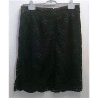 Marks and Spencers - 12 - Black Marks and Spencers - Size: 12 - Black - Knee length skirt