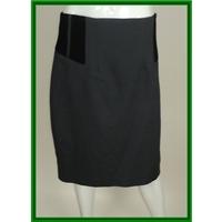 Max - Size: 10 - Grey - Knee length skirt