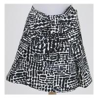 Marc Jacobs, size 6 black & white mini skirt