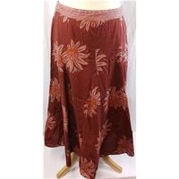 Maine Size 10 Red skirt with flower patter Maine - Size: 10 - Red - Gypsy skirt