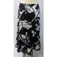 Marks & Spencer Per Una Size 14 Floral Skirt Per Una - Size: 14 - Black - Long skirt