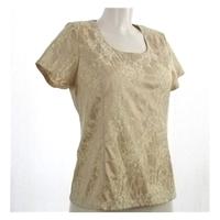 Marisol Size: M Cream Cap Sleeved T-shirt