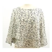 Mango Size XS Cream and Black Star Patterned Cropped Blouse