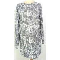 Marks & Spencer Size 8 Long Raglan Sleeved Top, Grey and White