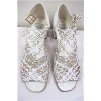 marco tozzi cream ivory size 7 sandals