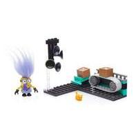 mega bloks minions deluxe figures with accessories mailroom mania dky8 ...