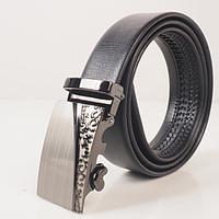 Men\'s wear resistant PVC black lizard embossed fashion leisure automatic buckle belt body is about 3.6 cm wide