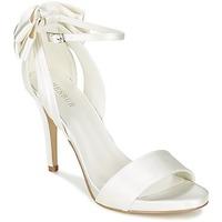 menbur ana maria womens sandals in white