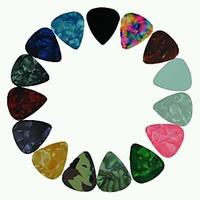 Medium 0.71mm Guitar Picks Plectrums Celluloid Assorted Colors 100Pcs-Pack