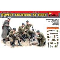 Miniart 1:35 - Soviet Soldiers At Rest. (special Edition)