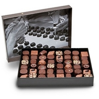 Milk & dark luxury chocolate gift box - Medium 305g
