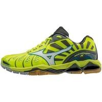 Mizuno Wave Tornado X men\'s Sports Trainers (Shoes) in Yellow