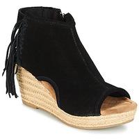 Minnetonka BLAIRE women\'s Sandals in black