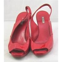 miu miu size 3536 red patent leather slingback open toed shoes