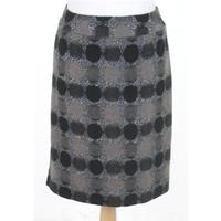 Minuet Petite Size: 14, black & beige patterned skirt