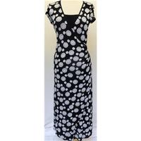 Minuet - Size 10 - Black and White - Dress