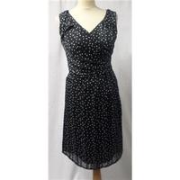 Minuet Petite Size 10 Black & Polka Dot Dress Minuet Petite - Size: 10 - Black - Knee length dress