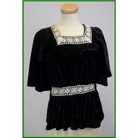 Mima of England - Size: S - Black - Batwing top