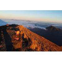mount agung trekking climbing the highest volcano in bali