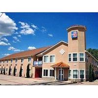 Motel 6 Hutchins