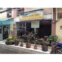 Moom Pon Khlai Hostel & Spa
