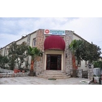 Moonshine Hotel & Suites