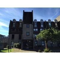 modern newly decorated top floor 23 bedrooms with study flat in aberde ...