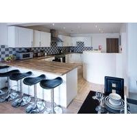 Modern property in LN5 with Cine...