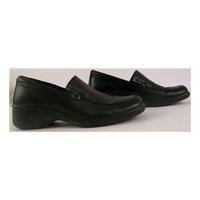 moshulu size 6 black loafers