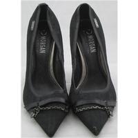 morgan size 5 black stilettos with chain embellishment