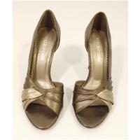 Moda in Pelle, size 6.5/40 bronze open toed court shoes