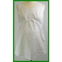 moda by mothercare size 10 white sleeveless top