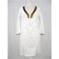 monsoon size 8 white and gold smock