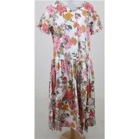 monique size 22 floral print on cream summer dress