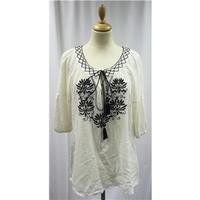 monsoon size medium cream long top tunic