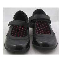 M&S, size 13 kids black leather & patent leather Mary Janes