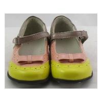 M&S, size 5/21 kids yellow patent leather Mary Janes