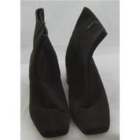 ms size 5 brown suede ankle boots