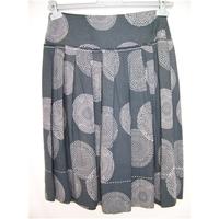 M&S Marks & Spencer - Size: 10 - Grey - Knee length skirt