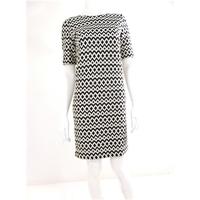 ms size 8 monochrome zig zag knit 60s inspired shift day or work dress