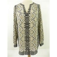 M&S Size: 8 Grey Snake skin Tunic Top