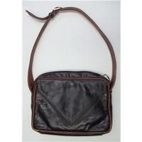 nava size small black leather handbag