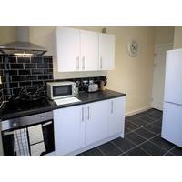 NEWLY RENOVATED! 5 Bedrooms! Quiet Street! Close to Doncaster Town Centre!