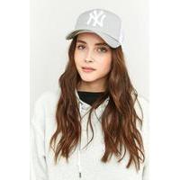 New Era New York Yankees Trucker Hat, GREY