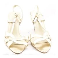 new look size 6 gold sandals